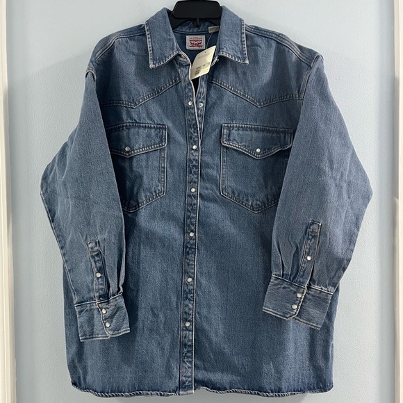 Levi's Jackets & Blazers - NWT Levi’s Pearl Snap Women’s Oversized Trucker Jean Jacket